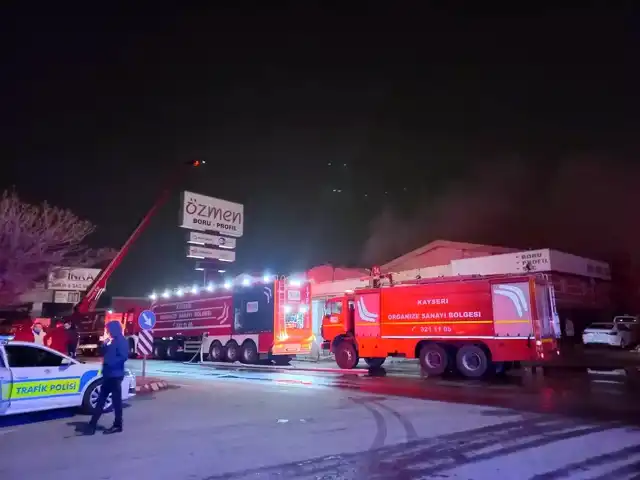 Kayseri Fabrikasında Yangın: 3 Saatte Kontrol Altına Alındı