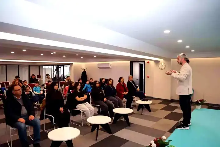 Talas'ta Yazar Okulu Seminerleri Devam Ediyor
